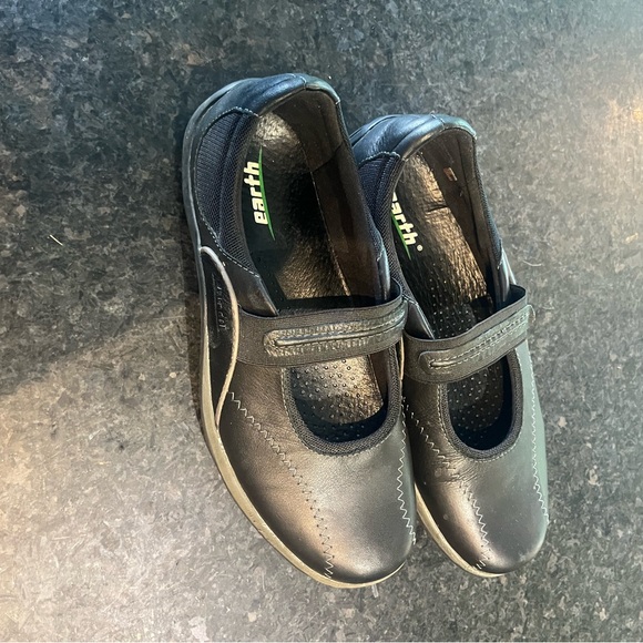 Ladies EARTH FLAT LEATHER SHOES - Picture 1 of 6